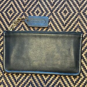 Vintage Coach zipped  Skinny Case 7170 black makeup case black with brass